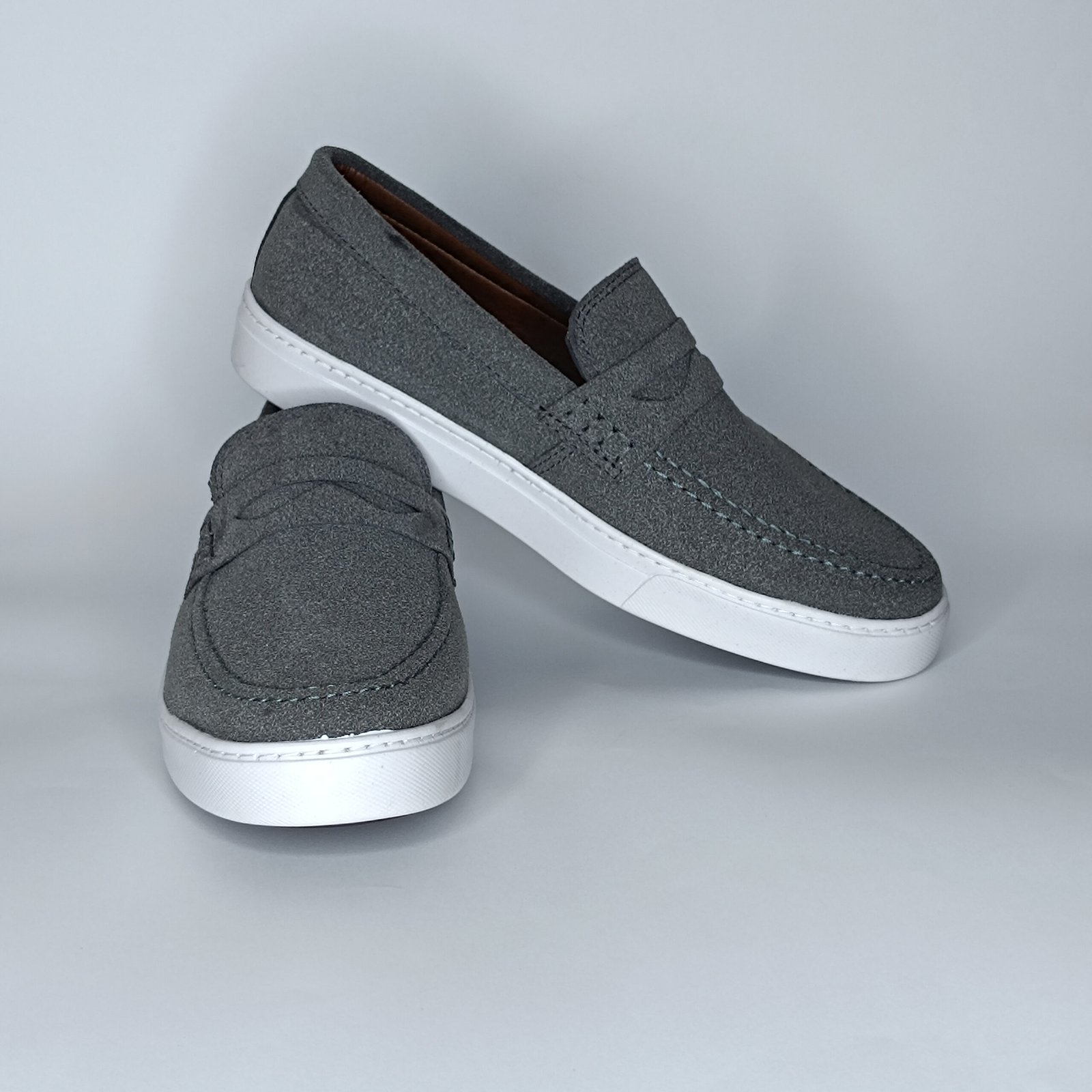 حذاء رجالي الجين رمادي غامق وأبيض – موديل (15D5) - Image 4