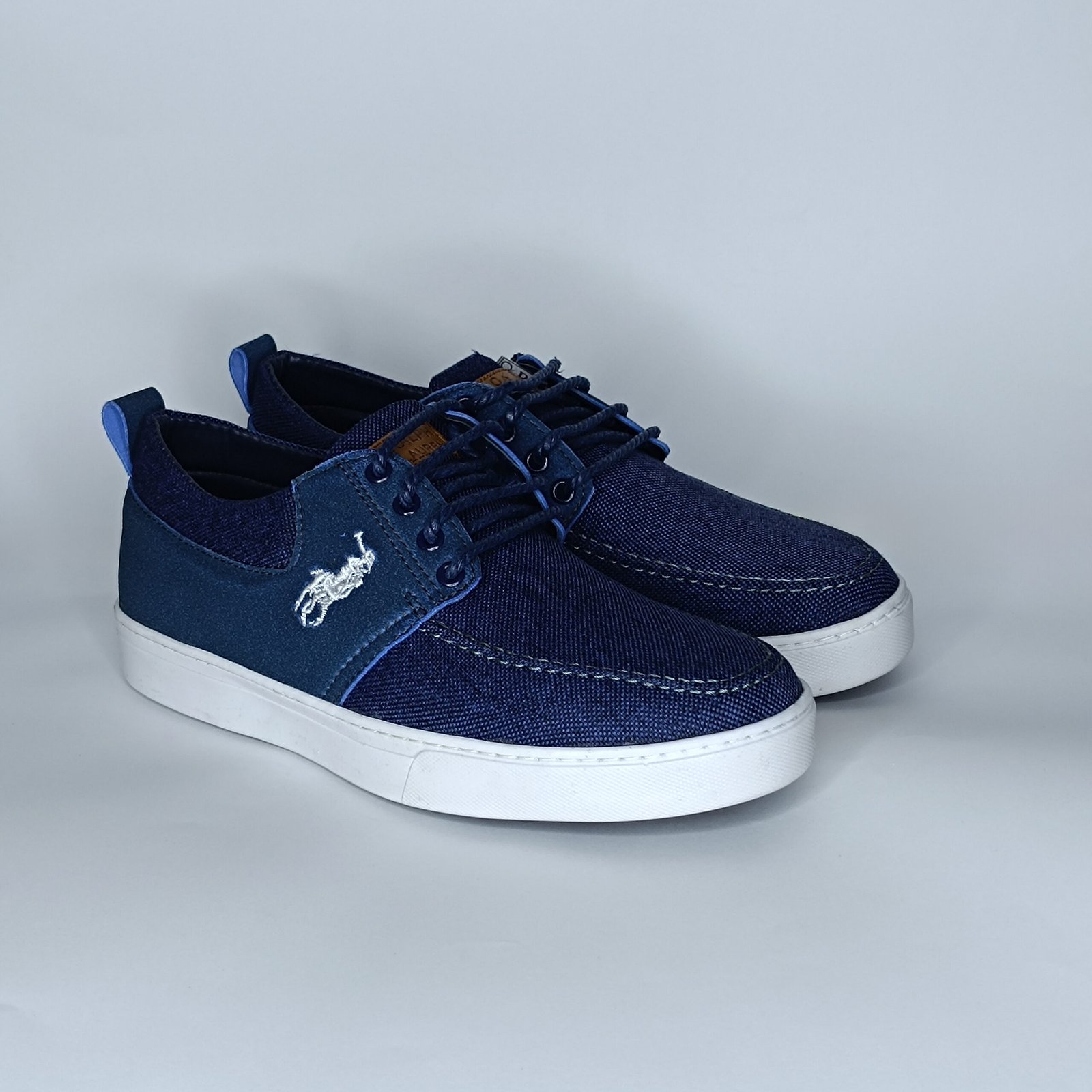 حذاء رجالي الجين أزرق غامق ومتوسط وأبيض – موديل (06T10) - Image 2