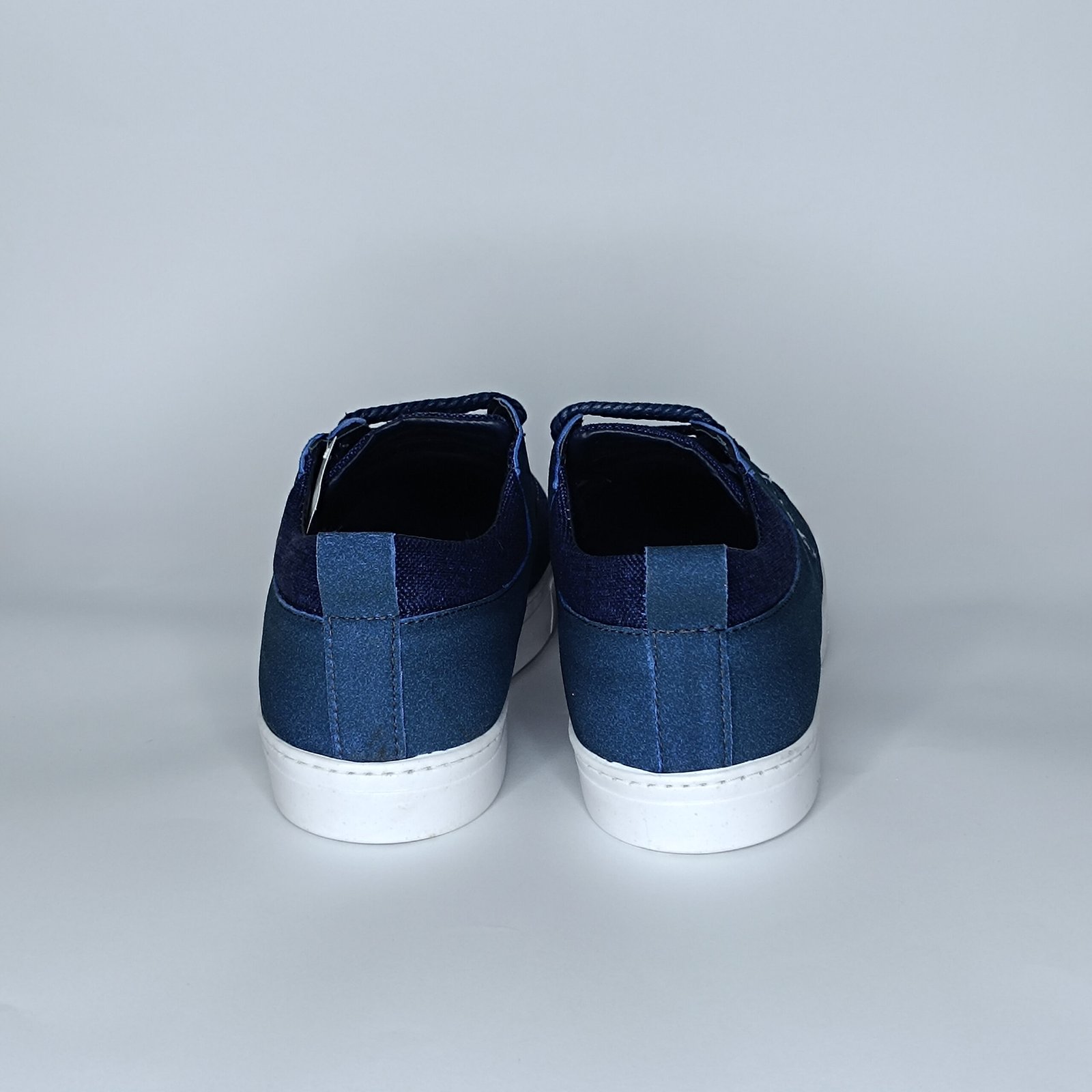 حذاء رجالي الجين أزرق غامق ومتوسط وأبيض – موديل (06T10) - Image 3