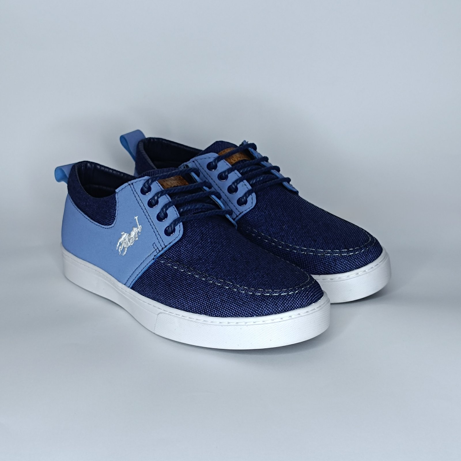 حذاء رجالي الجين أزرق غامق وفاتح وأبيض – موديل (06T8) - Image 2