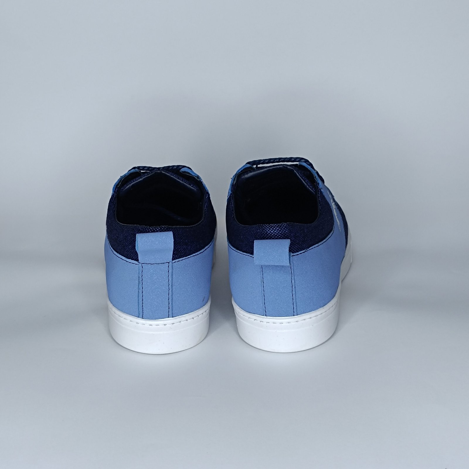 حذاء رجالي الجين أزرق غامق وفاتح وأبيض – موديل (06T8) - Image 3